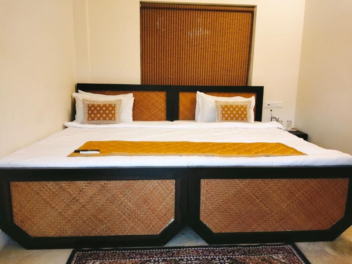 Hotel Kolam Shantiniketan Bagian luar foto