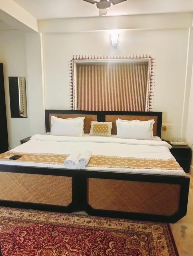 Hotel Kolam Shantiniketan Bagian luar foto