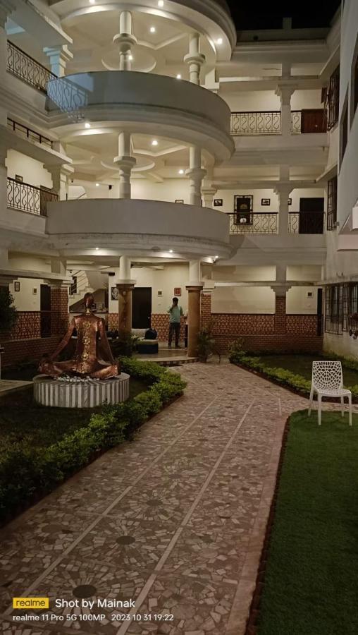 Hotel Kolam Shantiniketan Bagian luar foto