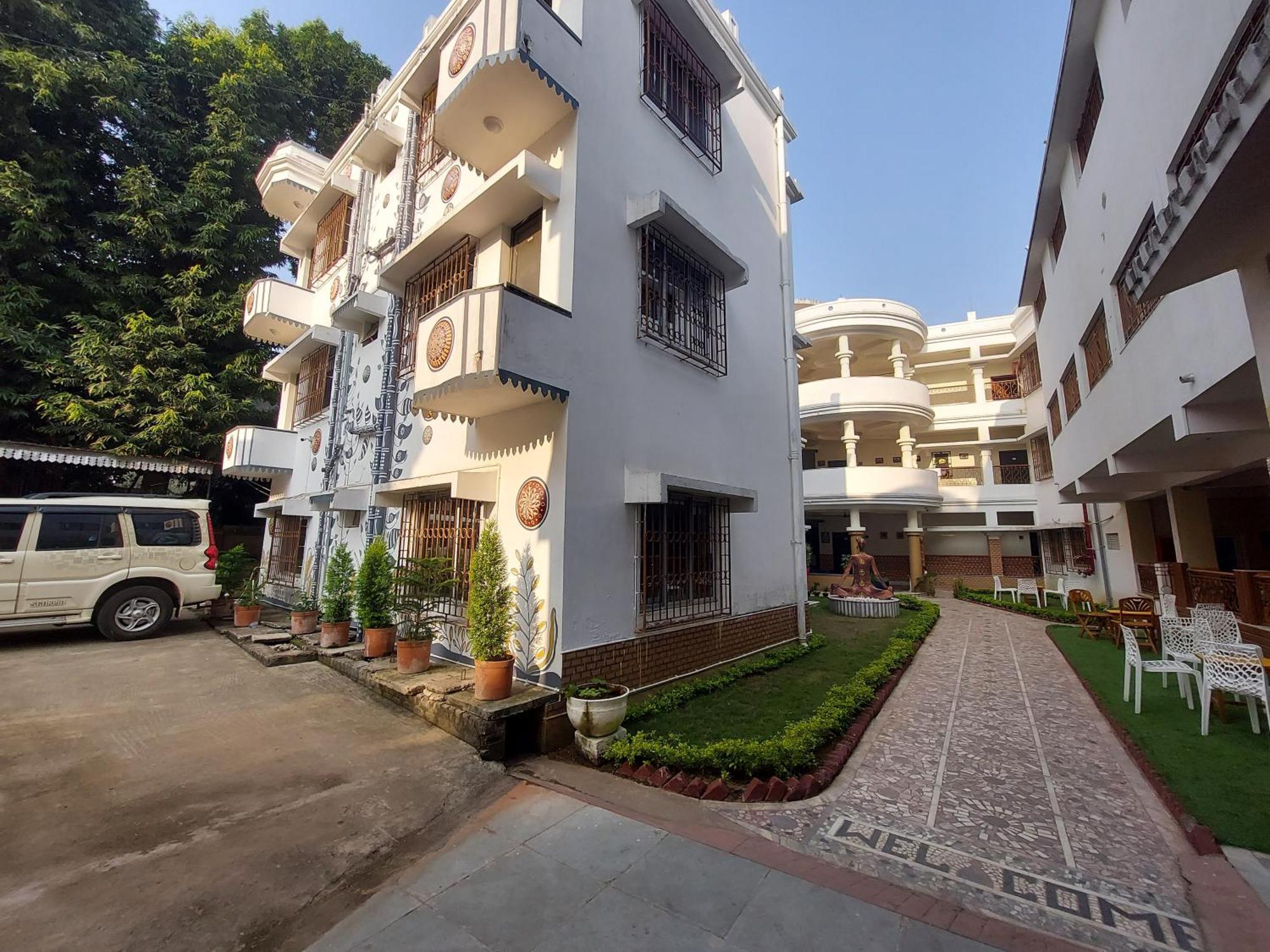 Hotel Kolam Shantiniketan Bagian luar foto